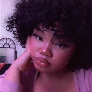 Meet your Posher, Cynthia